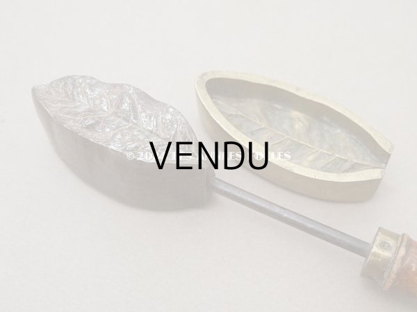 画像3: 19世紀末 アンティーク  こて リーフ 型押し  (3)