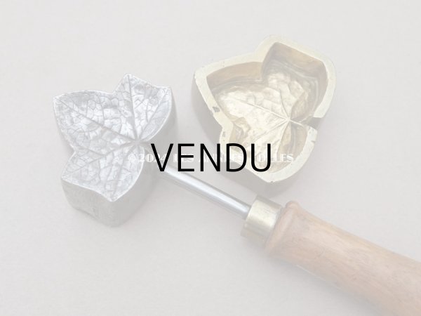 画像5: 19世紀末 アンティーク  こて & 抜き型 アイビーのリーフ 3点セット (5)