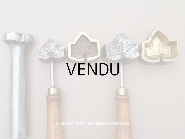 画像1: 19世紀末 アンティーク  こて & 抜き型 アイビーのリーフ 3点セット (1)