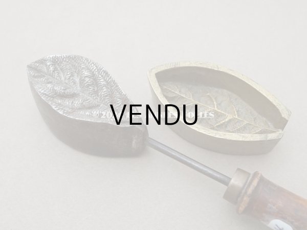 画像3: 19世紀末 アンティーク  こて リーフ 型押し  (3)