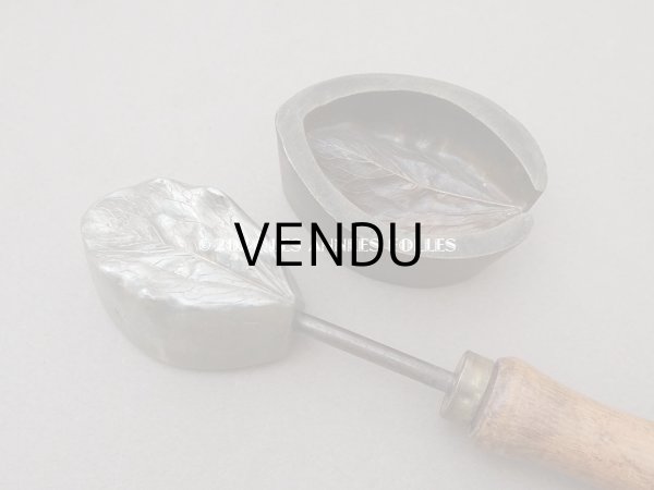 画像3: 19世紀末 アンティーク  こて リーフ 型押し  (3)