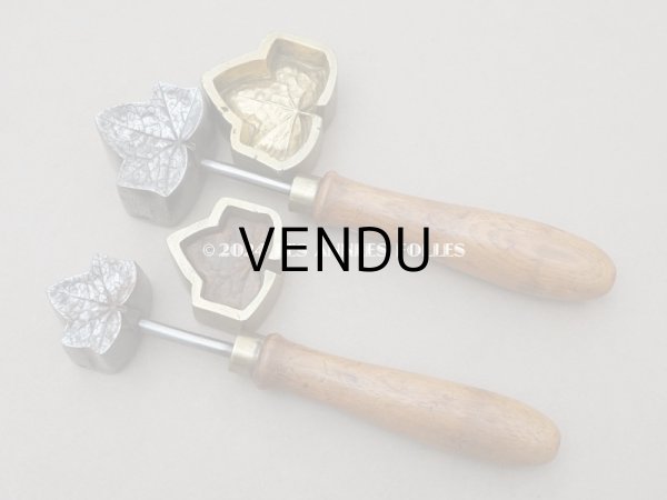 画像4: 19世紀末 アンティーク  こて & 抜き型 アイビーのリーフ 3点セット (4)