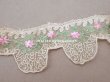 画像2: 1930年頃 アンティーク レース ピンクの花の刺繍入り 95cm (2)