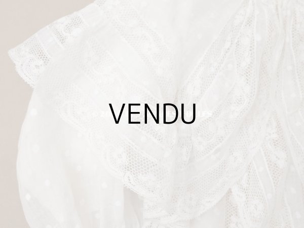 画像3: 1900年頃 アンティーク ドール&ベビー用 袖付きケープ ドット刺繍のコットンファブリック＆レース 裏地付き (3)