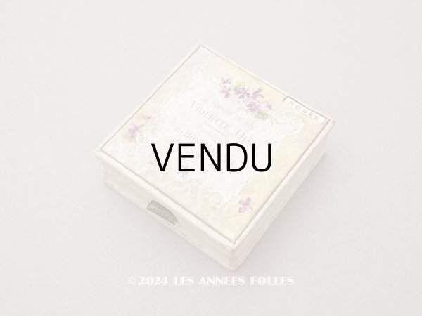 画像1: アンティーク ボンマルシェ 菫のパウダーボックス POUDRE DE RIZ VIOLETTE OLGA - PARFUMERIE DU BON MARCHE PARIS - (1)
