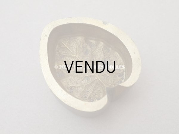 画像3: 19世紀末 アンティーク  こて 菫のリーフ 型押し  (3)