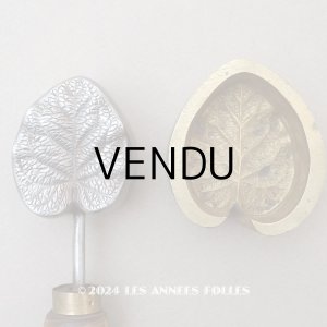 画像: 19世紀末 アンティーク こて 菫のリーフ 型押し