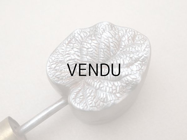 画像4: 19世紀末 アンティーク  こて 菫のリーフ 型押し  (4)