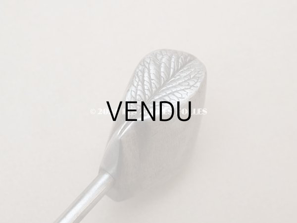 画像2: 19世紀末 アンティーク こて リーフ 型押し  (2)