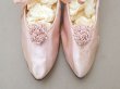 画像5: 1900年頃 アンティーク リボン付きシューズ パウダーピンクのシルクサテン  (5)