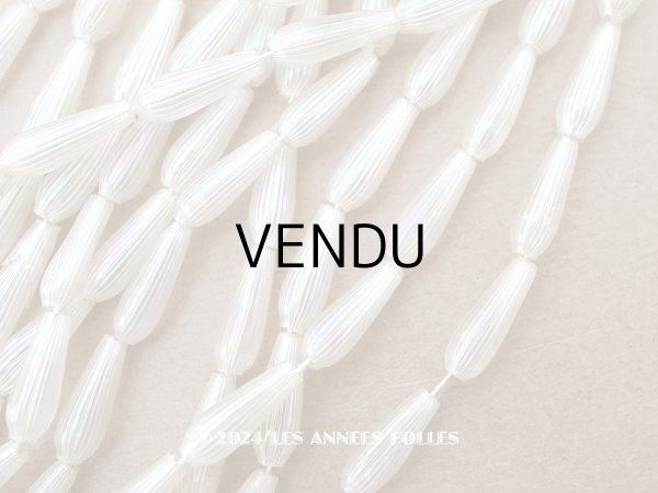 画像1: アンティーク スフレビーズ ライン入り オーロラ加工 ドロップ型 11.5×4mm 約100ピースのセット 吹きガラス製ビーズ (1)