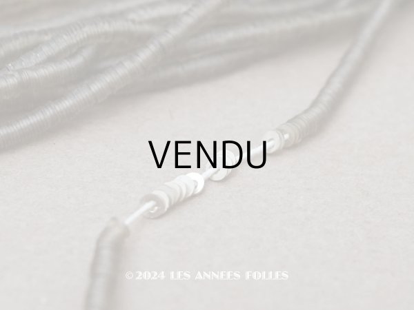 画像1: 1900年頃 アンティーク ゼラチン製 極小1.5mm スパンコール シルバー (1)