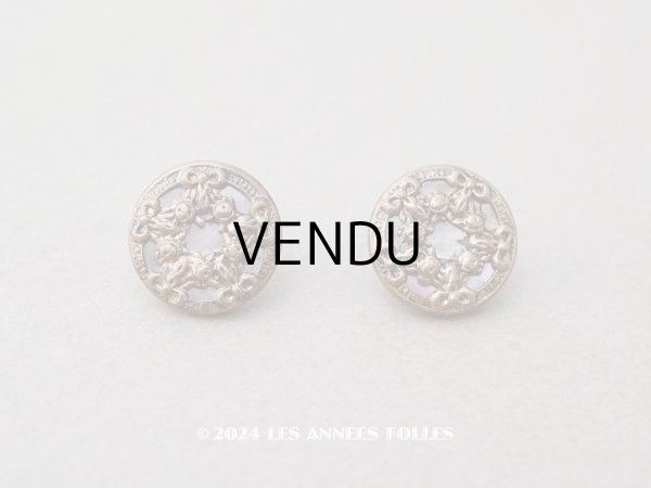 画像1: 19世紀末 アンティーク メタルボタン リボン＆薔薇のガーランド 2ピースのセット 14mm - R.L.&Fre PARIS - (1)
