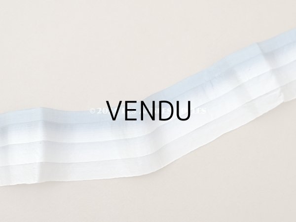 画像2: アンティーク シルク製  幅広 フリルリボン 3段 スモーキーブルー 幅 5.7cm (2)
