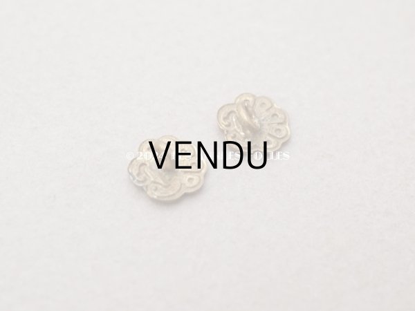 画像2: アンティーク メタルボタン 貝殻 9×8.5mm 2ピースのセット  (2)