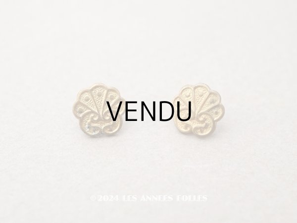 画像1: アンティーク メタルボタン 貝殻 9×8.5mm 2ピースのセット  (1)