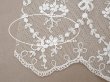 画像3: アンティーク 花の刺繍入り 幅広レース 32.5×幅28〜30cm (3)