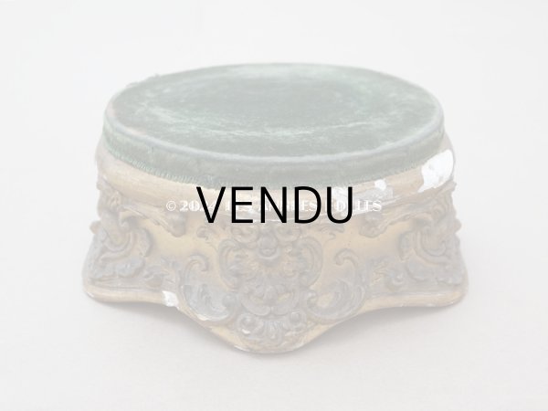 画像6: 19世紀末 アンティーク ロカイユ装飾の台座 モスグリーンのベルベット (6)