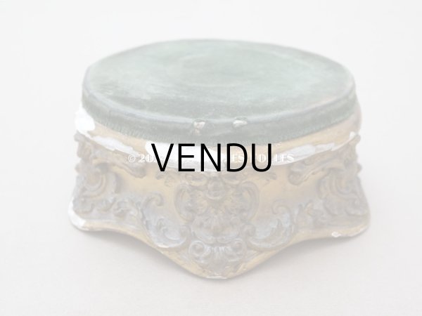 画像10: 19世紀末 アンティーク ロカイユ装飾の台座 モスグリーンのベルベット (10)