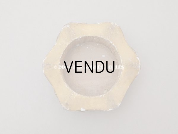 画像4: 19世紀末 アンティーク ロカイユ装飾の台座 モスグリーンのベルベット (4)