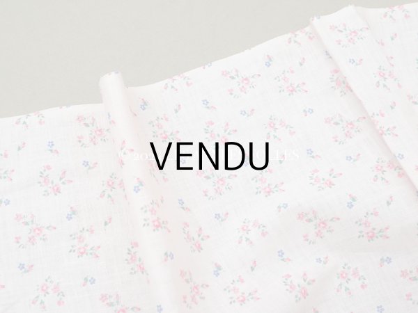 画像2: 未使用 アンティーク 小さな薔薇模様 薄手のコットンファブリック ベビーピンク 幅75cm×長さ85〜90cm (2)