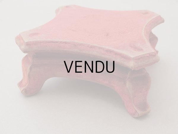 画像7: アンティーク ベルベットの台座 脚付き グレナディンレッド (7)