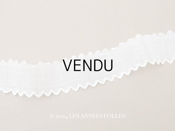画像1: アンティーク スカラップレース 刺繍入り 3cm幅 コットンオーガンジー (1)