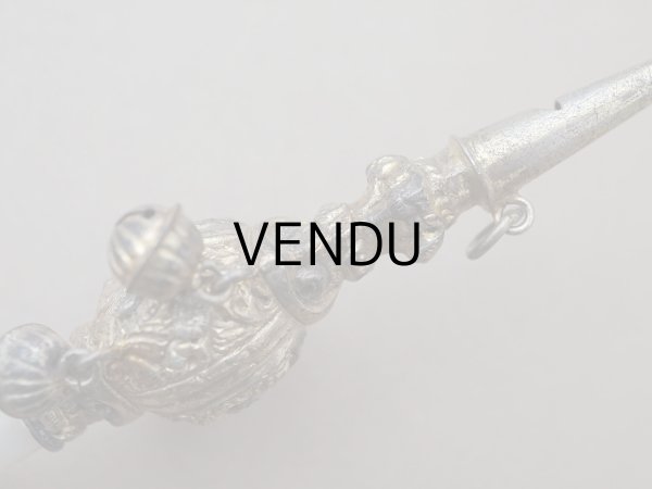 画像10: ＊蚤の市＊19世紀 アンティーク 薔薇のラトル ゴールドコーティング シルバー製  マザーオブパールのハンドル (10)