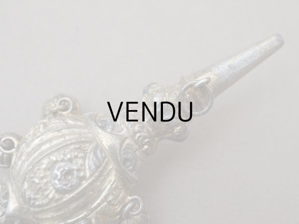 画像3: ＊蚤の市＊19世紀 アンティーク 薔薇のラトル ゴールドコーティング シルバー製  マザーオブパールのハンドル (3)