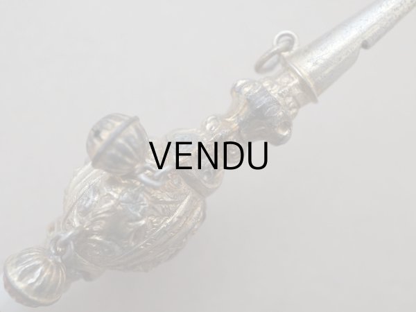 画像11: ＊蚤の市＊19世紀 アンティーク 薔薇のラトル ゴールドコーティング シルバー製  マザーオブパールのハンドル (11)