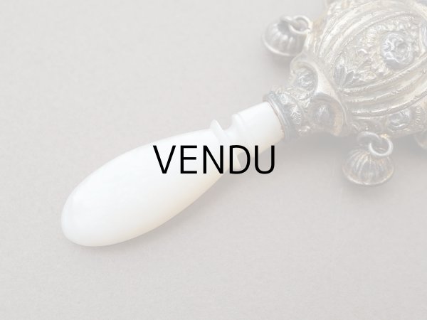 画像5: ＊蚤の市＊19世紀 アンティーク 薔薇のラトル ゴールドコーティング シルバー製  マザーオブパールのハンドル (5)
