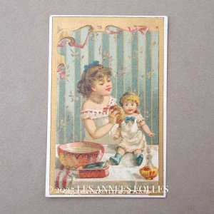 画像: アンティーク クロモ 人形と遊ぶ少女 NO.4 LA TOILETTE DU MATIN 