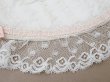 画像26: 【セール対象外】【クーポン対象外】1900年頃 アンティーク ベビー用 袖付きケープ&スタイのセット シルク製  レース＆プリーツ (26)
