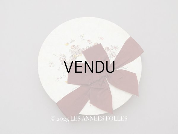 画像1: 1955年 アンティーク 天使＆薔薇のリース バテムのお菓子箱 (M) (1)