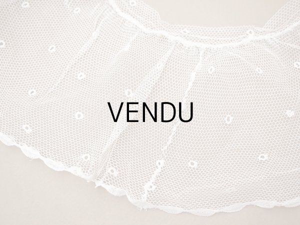 画像2: アンティーク 幅広 フリルレース オフホワイト ドット刺繍入り チュールレース 2.5m 幅11.5cm  (2)