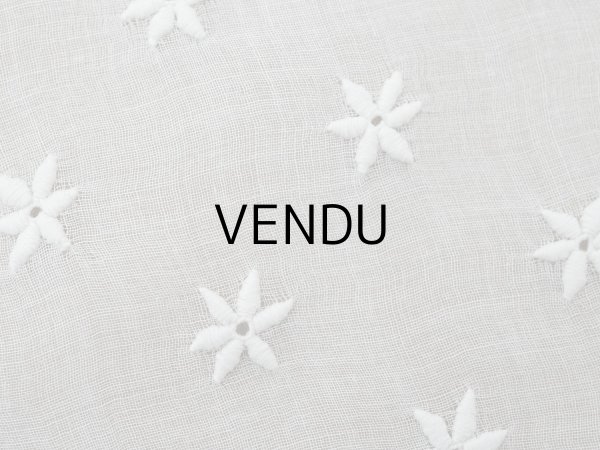 画像3: アンティーク  花の刺繍入り オーガンジー 44×45cm (3)