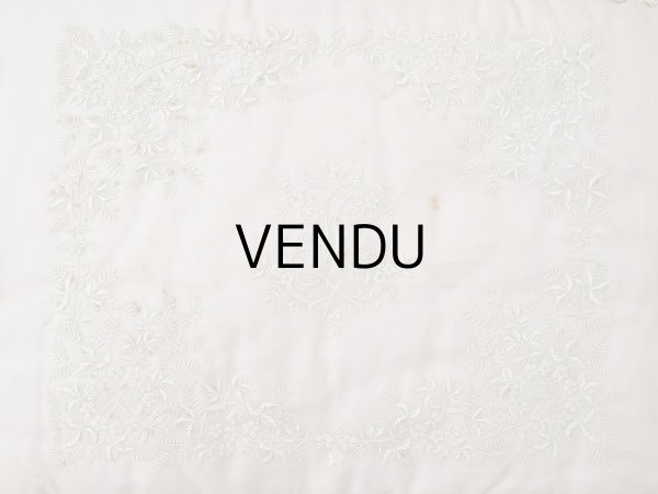 画像4: アンティーク ハンキーケース モノグラム＆草花のホワイトワーク ハンカチ用ポシェット シルクサテン＆レース  (4)