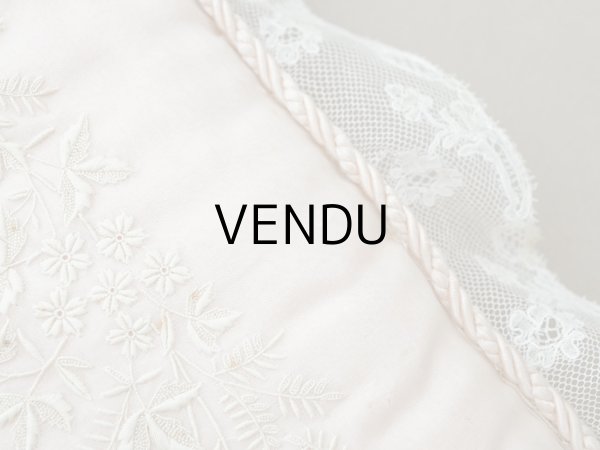 画像14: アンティーク ハンキーケース モノグラム＆草花のホワイトワーク ハンカチ用ポシェット シルクサテン＆レース  (14)