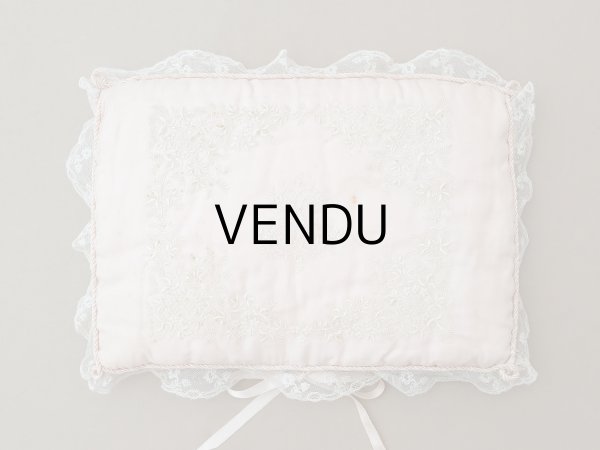 画像3: アンティーク ハンキーケース モノグラム＆草花のホワイトワーク ハンカチ用ポシェット シルクサテン＆レース  (3)