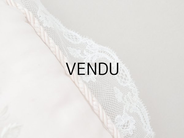 画像15: アンティーク ハンキーケース モノグラム＆草花のホワイトワーク ハンカチ用ポシェット シルクサテン＆レース  (15)