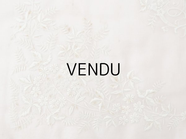 画像8: アンティーク ハンキーケース モノグラム＆草花のホワイトワーク ハンカチ用ポシェット シルクサテン＆レース  (8)