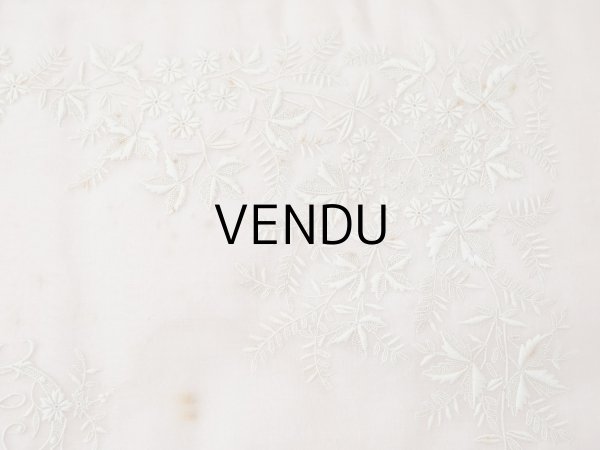 画像9: アンティーク ハンキーケース モノグラム＆草花のホワイトワーク ハンカチ用ポシェット シルクサテン＆レース  (9)