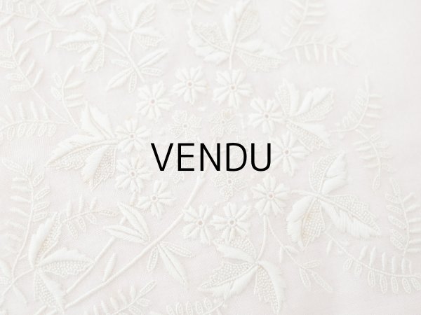 画像10: アンティーク ハンキーケース モノグラム＆草花のホワイトワーク ハンカチ用ポシェット シルクサテン＆レース  (10)