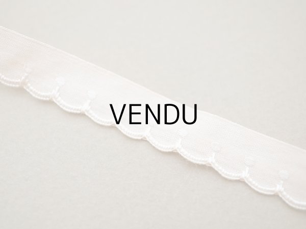 画像2: アンティーク ドット刺繍入り スカラップトリム  ピーチピンク 1.1cm幅  (2)