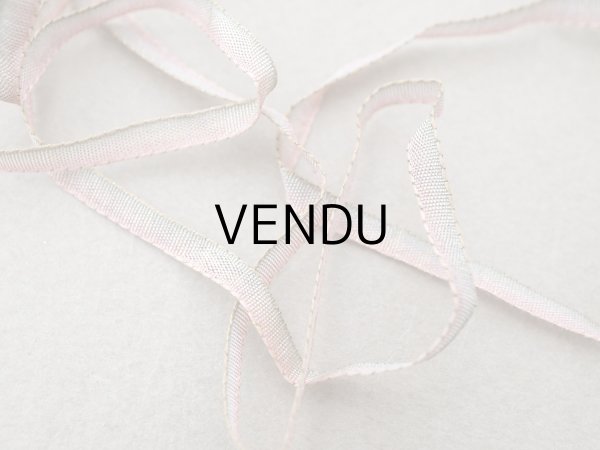 画像2: 19世紀末 アンティーク 極細 シルクリボン 1.8m 4mm幅 ピンク＆ライトグレー&金糸 リボン刺繍 (2)