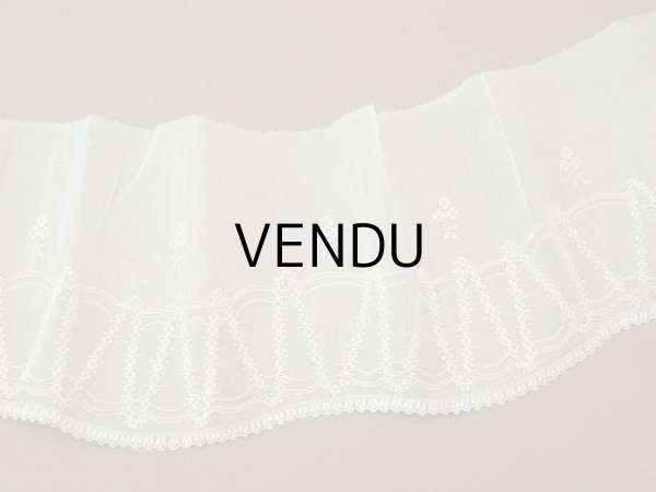 画像2: 1900年頃 アンティーク 幅広レース ホワイトワーク 花刺繍 22cm幅  (2)