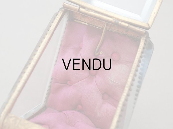 画像10: アンティーク 懐中時計 & ジュエリーボックス ワインレッドのシルク製クッション (10)