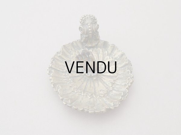 画像5: 19世紀末 アンティーク トレイ ハンドモチーフ レースカフス付き ブロンズ製 小物入れ  (5)