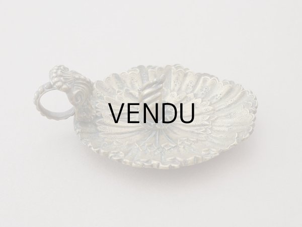 画像4: 19世紀末 アンティーク トレイ ハンドモチーフ レースカフス付き ブロンズ製 小物入れ  (4)