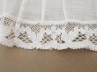 画像7: アンティーク 幅広 ドレスの裾 プリーツ入り 手編みのレース付 1.9m 18cm幅 コットン製 (7)